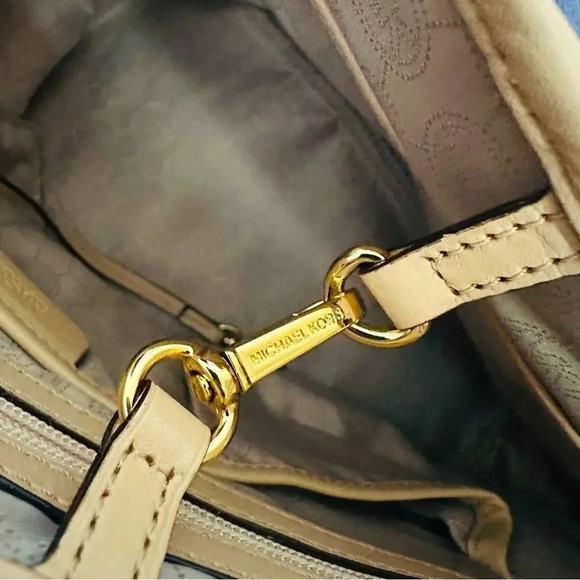 Micheal Kors Rare Medium White Tiger Jet Set Travel Tote - Picture 11 of 15